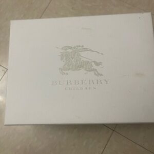 Burberry sneakers for little girl